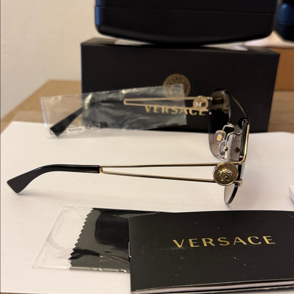 NIB Versace Round aviator sunglasses. - Picture 3 of 6